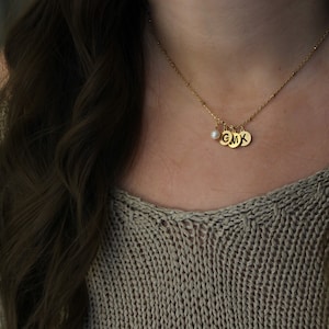 Halskette Initialen, Personalisierbar, Edelstahl silber, vergoldet, Anhänger, Perle, Geschenk Mama, Freundin, Frau, Schwester, Familie