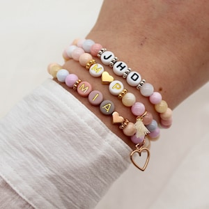 Bellrou | Armband Initiale bunt personalisiert, Name, Naturstein, Herz, Gold, Roségold, Silber, Geschenk, Freundschaftsarmband, Mama