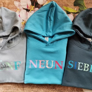 Geburtstagspullover für Mädchen Jungen Zahlen Hoodie Geburtstagspulli personalisiert mit Namen Geburtstag 1 2 3 4 5 6 7 8 9 Jahre Bild 2