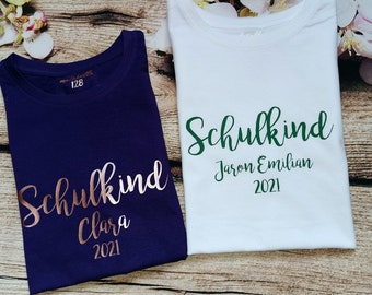 Schulkind 2024 T-Shirt | Einschulung Geschenk | Schulanfänger Junge Mädchen | Kinder T-Shirts mit Namen | Handlettering