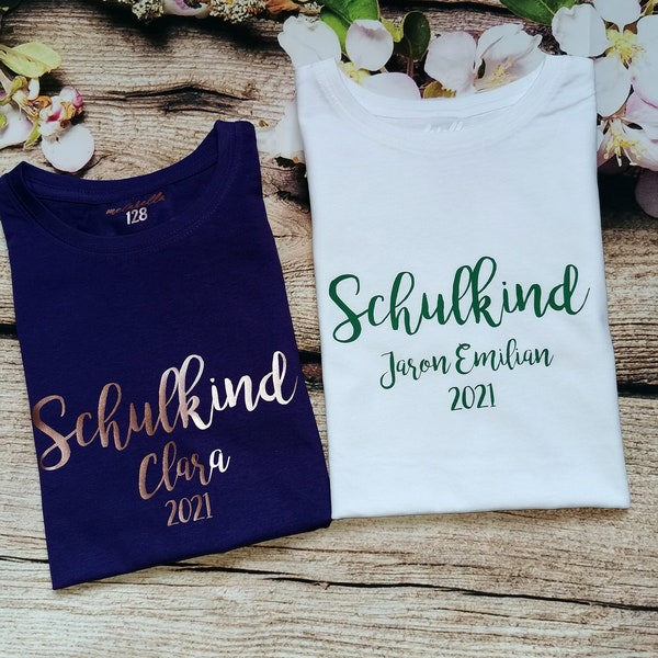 Schulkind 2024 T-Shirt | Einschulung Geschenk | Schulanfänger Junge Mädchen | Kinder T-Shirts mit Namen | Handlettering