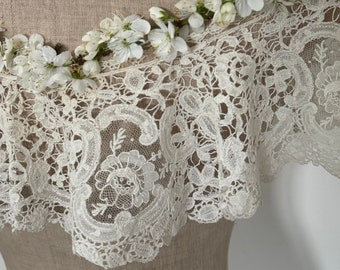 Antique Lace Bertha Collar With Brussels Point De Gaze Inserts. Antique Hand Made Lace Collar .