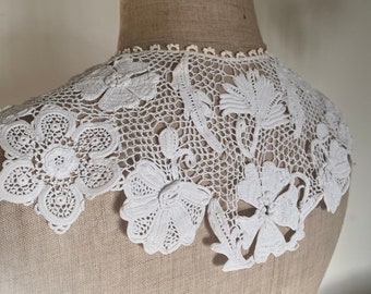 French Vintage Irish Crochet Lace Collar With Beautiful Florals. Vintage Handmade Collar. Vintage Accessory .White Collar.