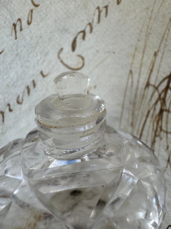 Antique Cut Glass Perfume Bottle With Amber Stone… - image 9