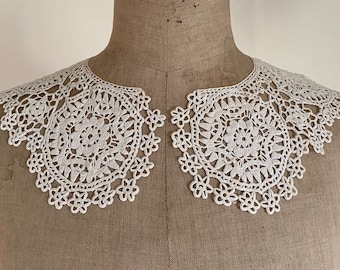 Vintage Lace Collar. Handmade . Hand Crochet. Vintage Accessory. Vintage Collar.