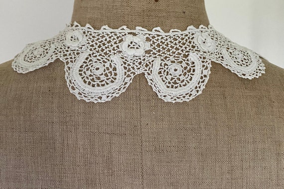 Pretty French Antique Irish Crochet Lace Collar .… - image 2