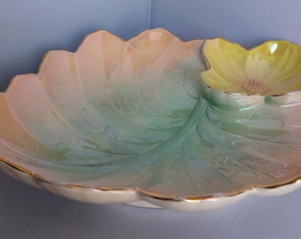 Plato Beswick Leaf de los años 50 con amapola amarilla 31 cm de largo 24 cm de ancho 6 cm de alto