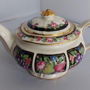 Sadler Heirloom collection Bacchus theepot..10cm hoog