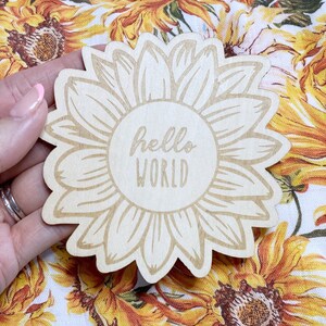 Panneau hello World Wooden Baby | | de faire-part de naissance de fleurs | de la carte Sunflower Milestone | de disque en bois personnalisé | nouveau-né Idée cadeau Baby Shower