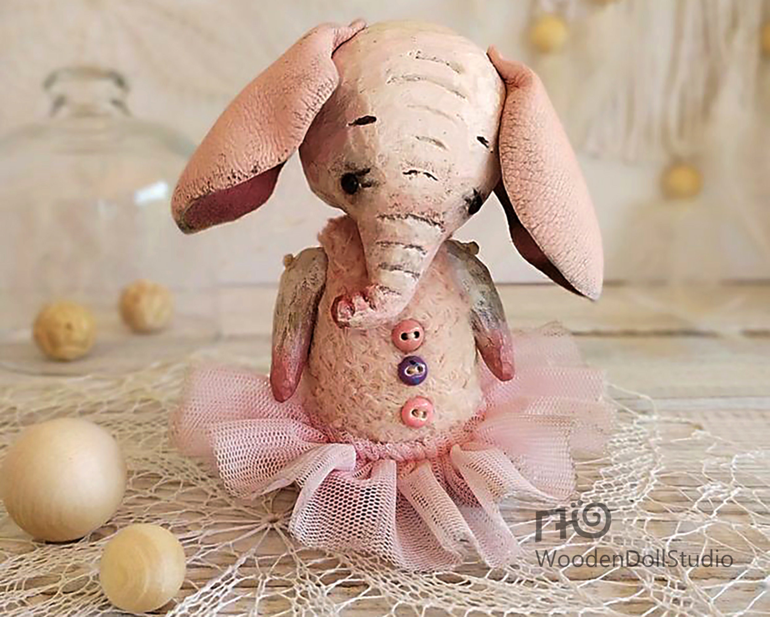 Hölzerner Baby Elefant gelenkig, OOAK Kunst-Puppe, hölzernes schnitzendes sammelbares Spielzeug, Vintage Art, Boudoir-Kunst-Puppe