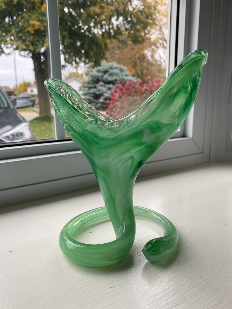 Art Deco Green Blown Glass Vase With Tulip Coil Base Etsy
