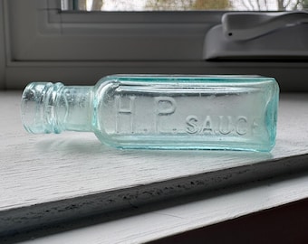 Antieke HP sausmonsterfles, kleine vierkante glazen vintage sausfles met reliëf 'H.P. Saus'