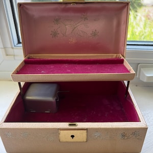 Vintage Musical Jewelry Box, 1960’s Music Box, Pink Velvet And Satin Interior