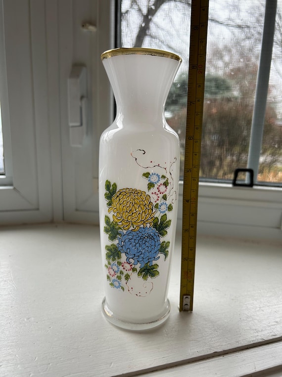 Vintage Giftcraft White Vase With Floral Design and Gold Trim