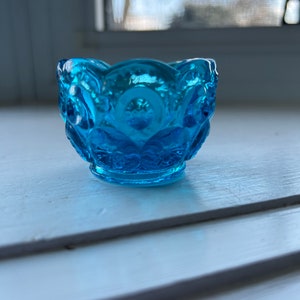 Vintage LE Smith Moon & Star Blue-zoutdipkelder, 1,5 inch hoog, geschulpte rand, geperst glas, zoutvarken