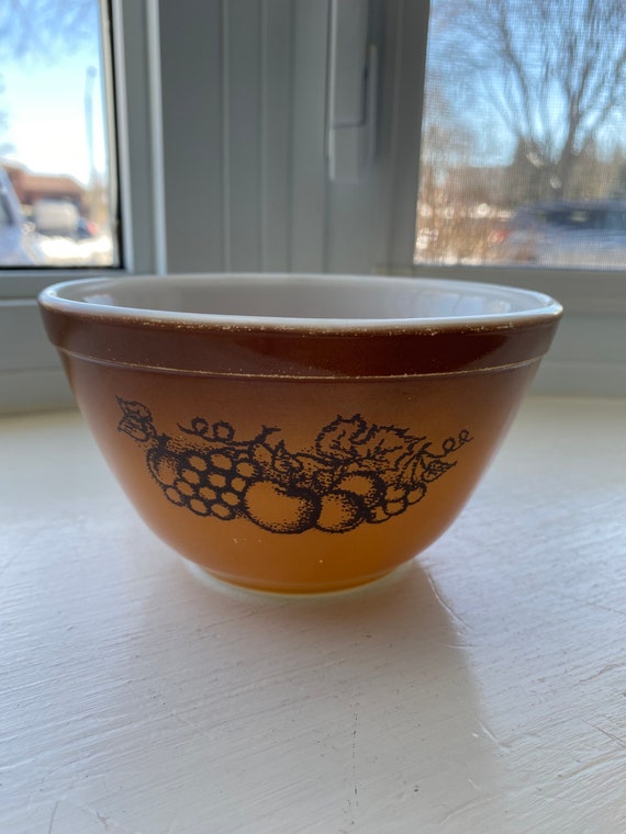 Pyrex Old Orchard, Small Stacking Mixing Bowl, Brown Ombre', Fruit