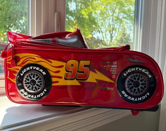 Disney Store Pixar Cars Lightning McQueen 3D rollende bagage rode koffer voor kinderen