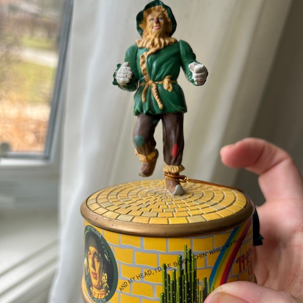 Vintage 1995 the Wizard of Oz Scarecrow Musical Box, Enesco revolving Figurine, Collector's Mini Action, If I Only had a Brain