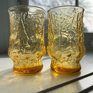 Vintage Anchor Hocking Rainflower Amber Juice Glasses Pair of 2, Boho Daisy Crinkle Glass Kitchenware