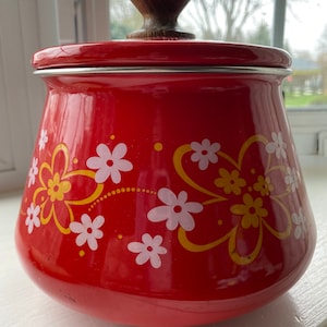 Vintage Retro Red Floral Fondue Pot, 1960’s Fondue Pot, Enamel Vintage Pot, Red Pot With Daisies, Vintage Red Pot, Vintage Kitchen Decor
