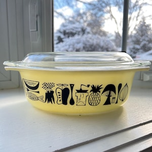 Pyrex Yellow Mod Kitchen Casserole dish 1 1/2 Quart - Vintage Promotional Pyrex - 1958 - Pyrex 043 - oval casserole dish, made in the USA