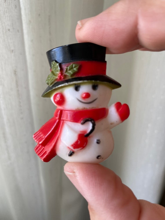 Vintage Avon Snowman Brooch Made In Hong Kong - image 1