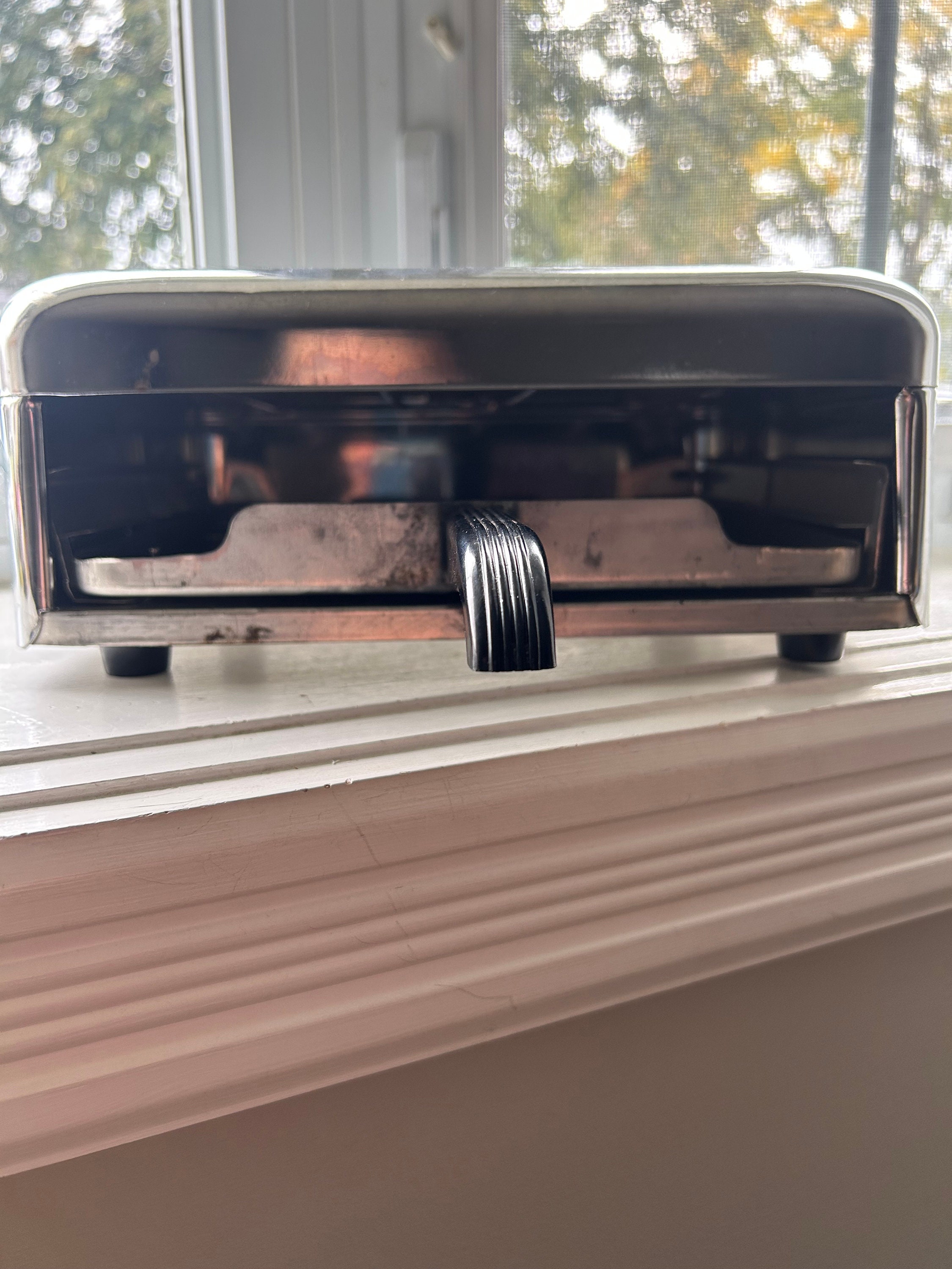 Vintage Cream Toaster Oven - Gil & Roy Props