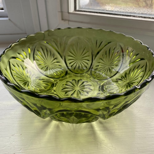 Vintage Indiana Glass Avocado Green Bowl With Scalloped Edge - Etsy