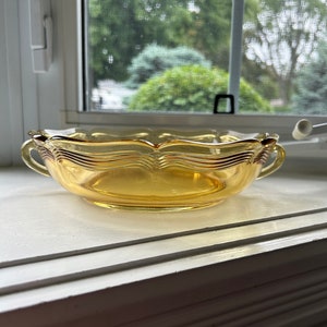 Gelb Depression Glasschale mit Griffen, Glasschale mit Griffen