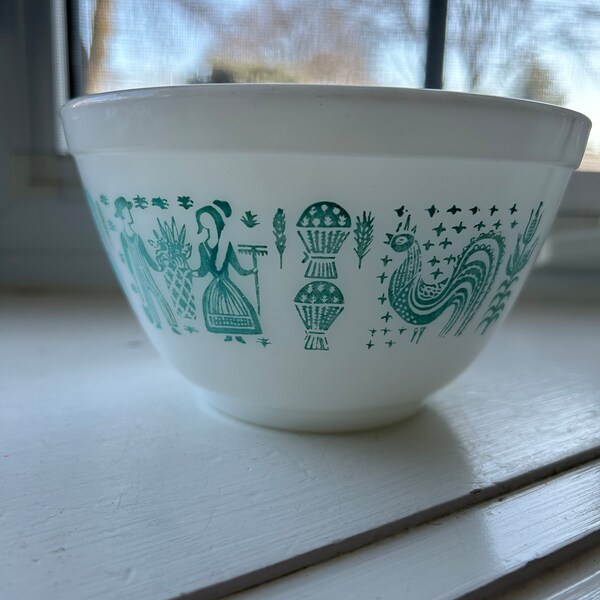 Amish Butterprint Pyrex Mixing Bowl #401