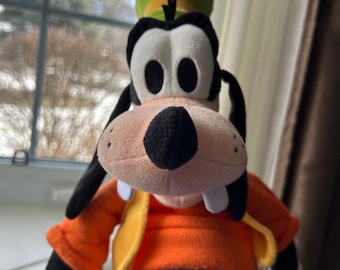 Pluszowa zabawka Goofy ze sklepu Disney Store, wypchany Goofy