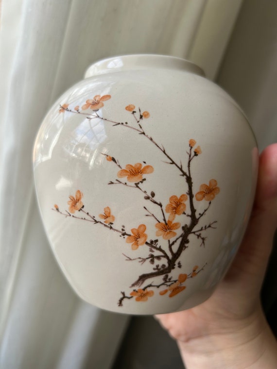 桃の絵柄 陶器花瓶 桃の絵柄 陶器花瓶