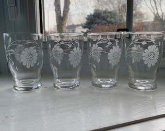 Vintage Juice Glasses With Floral Daisy Design, Set of 4, Dominion Glass