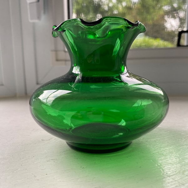 Vintage Emerald Green Glass Short Vase with ruffled Rim and Flat Bottom