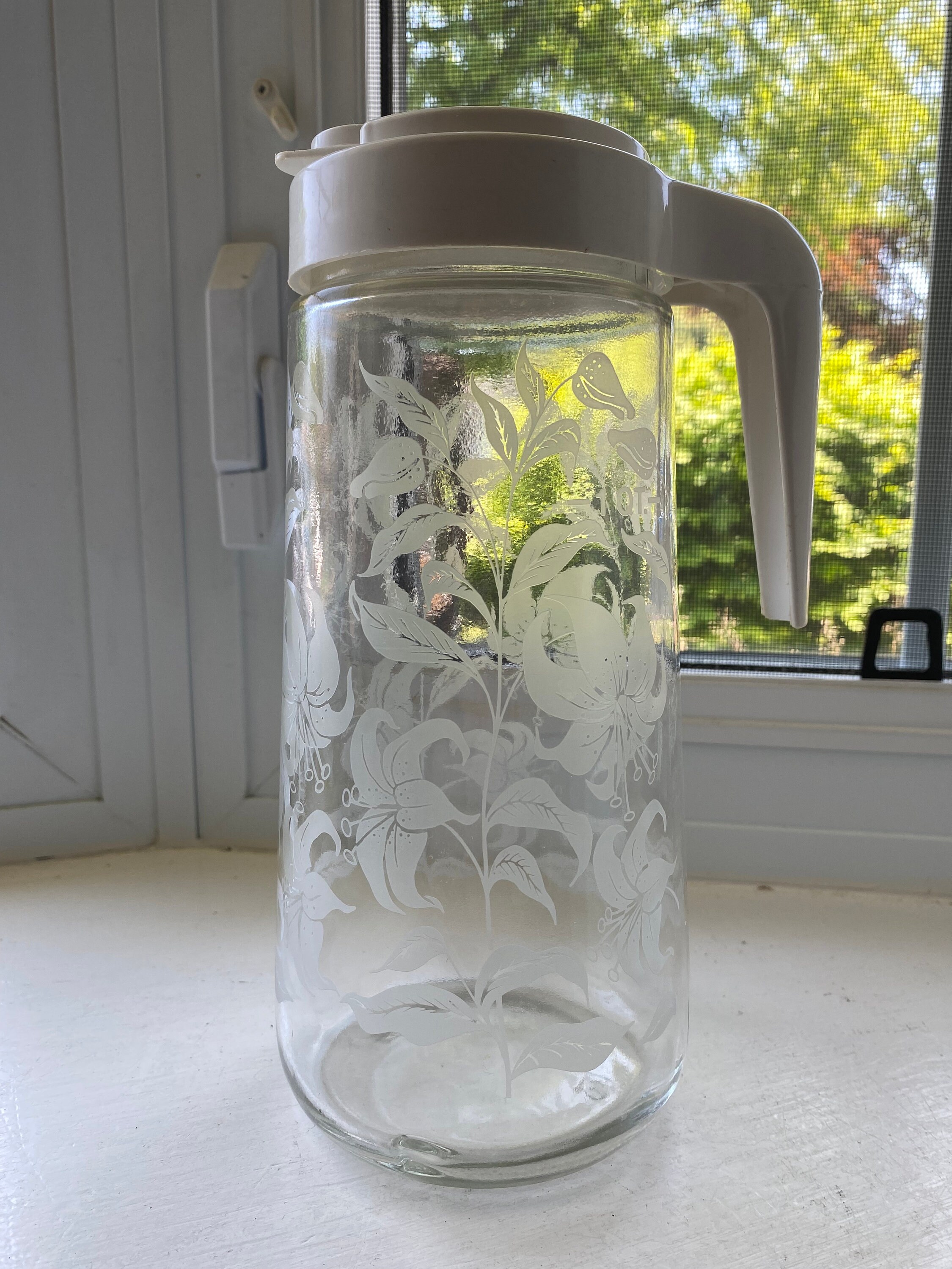 Vintage Anchor Hocking 1 Quart Pitcher with Etched Lilies Design and TANG  Lid