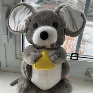 Vintage Dakin Cheezer Mouse, 1985, Made in Korea
