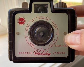 Vintage Kodak Brownie Holiday 127 Roll Film Camera, Art Deco Brown  Bakelite, Made in Canada