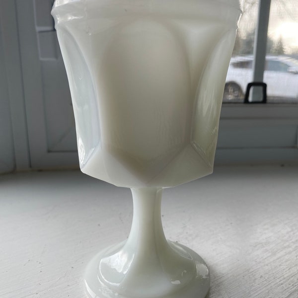 Vintage Milchglas Sockel Vase, Tulpenform, Hochzeitsdekoration
