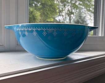 Vintage Pyrex 444 Snowflake Garland Blue Cinderella Mixing Bowl 4 Qt 1970s