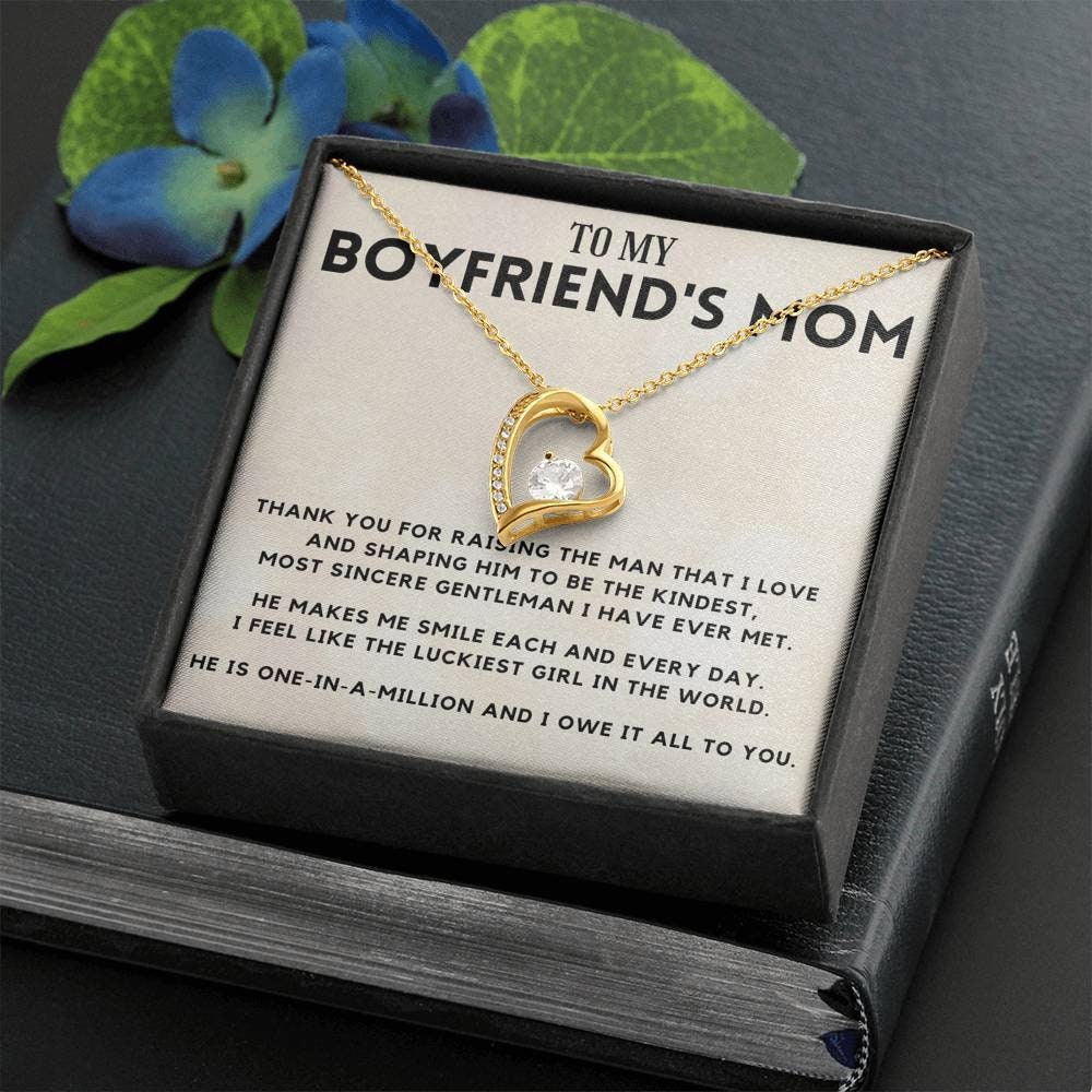 Necklace that clearance says mom