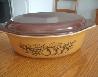 Gold and Brown PYREX 045 "OLD ORCHARD" 2 1/2 Qt Casserole Dish - Made circa 1973-77