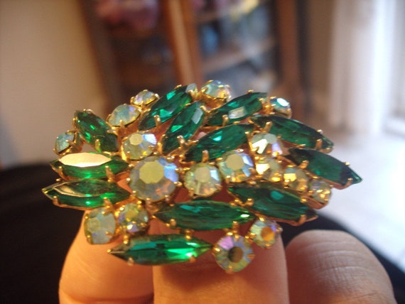 Classic 1950-60s Emerald Green Marquise Stones an… - image 4