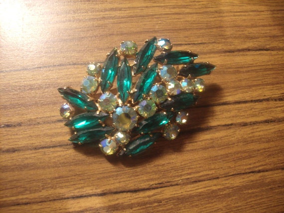 Classic 1950-60s Emerald Green Marquise Stones an… - image 5