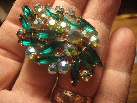 Classic 1950-60s Emerald Green Marquise Stones an… - image 6