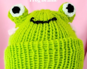 Gorro de rana Derpy, gorro de punto verde lima con ojos laterales, gorro de rana sonriente y adorable, mejillas rosa ruborizadas, orejas de animales estilo cottagecore.
