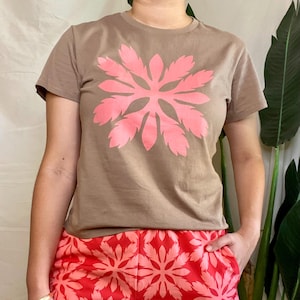 Awapuhi Quilt Tee- Pink