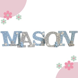 Plaque de porte prénom pour chambre d'enfant, lettre en bois ours en peluche gris bleu, nom plaque bébé garçon/enfant, décoration de chambre, cadeau de baptême/baby shower t1