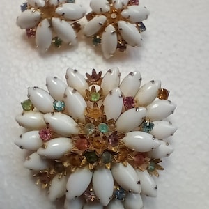 Circa 1967/8 Unmarked Juliana Navette Cut Milk Glass Dimensional Floral Brooch & Matching Clip Earrings, Vtg Very Good Condition. Stunning!