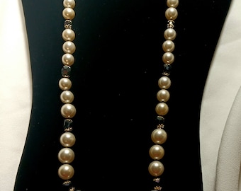 Circa  80's Acrylic Faux Pearl, Acrylic Faux Onyx  Necklace, Vintage Very Good Condition. Gorgeous, And It Won't Bust Your Budget! Win Win!