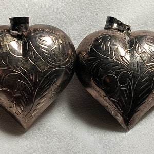 1980&#39;s .925 Sterling Silver Puffy Heart Charms, In Vintage Very Good Condition.  Gorgeous Patina, Beautiful Design.  A Beautiful Pair!